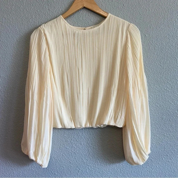 New! Pinch Pleated Cropped Top Size Small - Picture 2 of 8